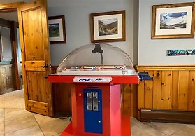 Perley Pond Lodge Limit 14 4 Bedroom Villa