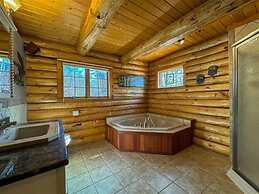 Perley Pond Lodge Limit 14 4 Bedroom Villa