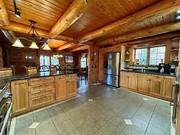 Perley Pond Lodge Limit 14 4 Bedroom Villa