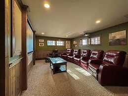 Perley Pond Lodge Limit 14 4 Bedroom Villa