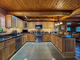 Perley Pond Lodge Limit 14 4 Bedroom Villa