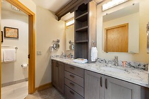 2708 Chateaux Dmont 3 Bedroom Condo