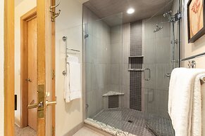 2708 Chateaux Dmont 3 Bedroom Condo