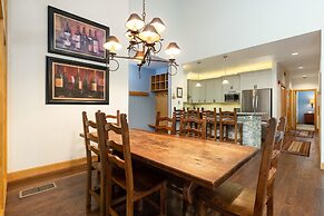 2708 Chateaux Dmont 3 Bedroom Condo