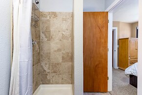 The Mall 1429 1 Bedroom Condo