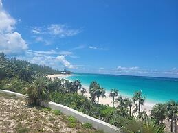 Pink Sands Point Main House 4 Bedroom Home