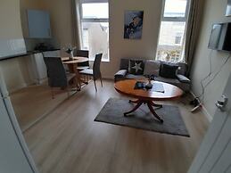 Blackpool - 2-beds - Sleeps 5 - Pet Friendly