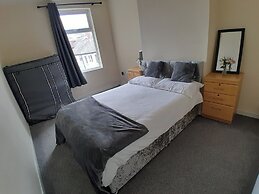 Blackpool - 2-beds - Sleeps 5 - Pet Friendly