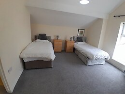 Blackpool - 2-beds - Sleeps 5 - Pet Friendly