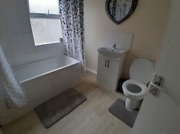 Blackpool - 2-beds - Sleeps 5 - Pet Friendly