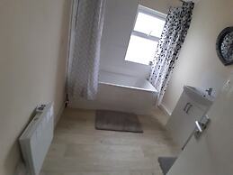 Blackpool - 2-beds - Sleeps 5 - Pet Friendly