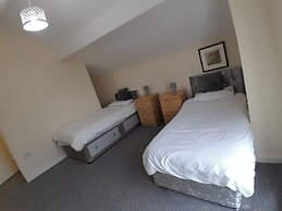 Blackpool - 2-beds - Sleeps 5 - Pet Friendly