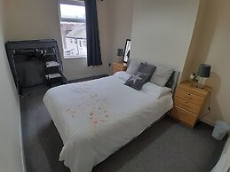 Blackpool - 2-beds - Sleeps 5 - Pet Friendly