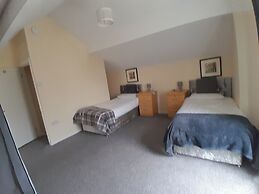 Blackpool - 2-beds - Sleeps 5 - Pet Friendly