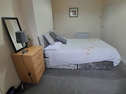 Blackpool - 2-beds - Sleeps 5 - Pet Friendly