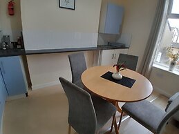 Blackpool - 2-beds - Sleeps 5 - Pet Friendly