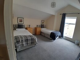 Blackpool - 2-beds - Sleeps 5 - Pet Friendly