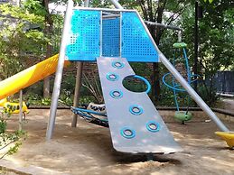 ATRIUM FENGZHU HOMESTAY