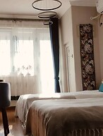 ATRIUM FENGZHU HOMESTAY