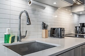 RS Suites - Eaton Centre