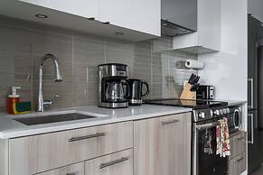 RS Suites - Eaton Centre