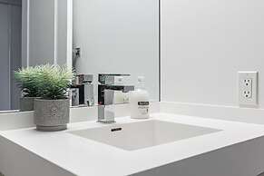 RS Suites - Eaton Centre