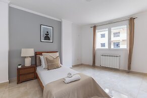 Luxueux Appartement à Bir Mourad Raïs