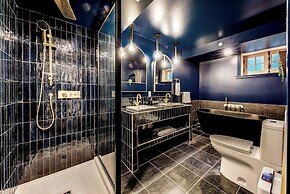 Majestic 3-Bedroom Designer Apartment