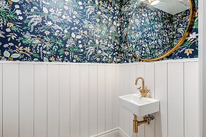 Majestic 3-Bedroom Designer Apartment