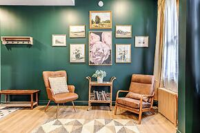 Majestic 3-Bedroom Designer Apartment