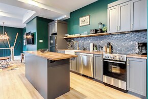 Majestic 3-Bedroom Designer Apartment