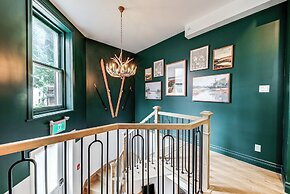 Majestic 3-Bedroom Designer Apartment