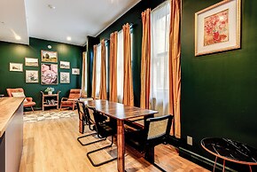 Majestic 3-Bedroom Designer Apartment