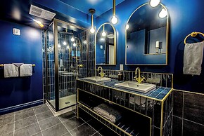 Majestic 3-Bedroom Designer Apartment