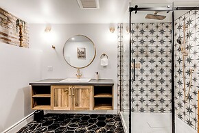 Majestic 3-Bedroom Designer Apartment