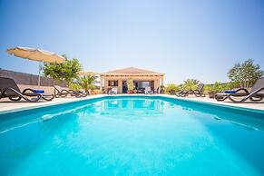 Villa With Pool & Terrace