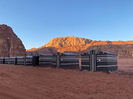 Wadi Rum Hikes & Camp