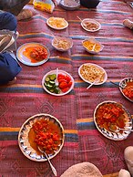 Wadi Rum Hikes & Camp