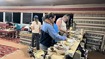 Wadi Rum Hikes & Camp