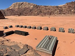 Wadi Rum Hikes & Camp