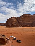 Wadi Rum Hikes & Camp