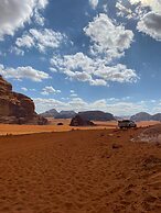 Wadi Rum Hikes & Camp