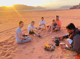 Wadi Rum Hikes & Camp