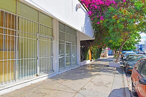 Colorful Zen APTs 2 Blocks to the Beach