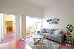 Colorful Zen APTs 2 Blocks to the Beach