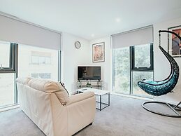 Airy and Bright Apartment in City Center