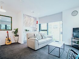 Airy and Bright Apartment in City Center