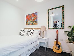 Airy and Bright Apartment in City Center