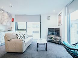 Airy and Bright Apartment in City Center