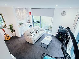 Airy and Bright Apartment in City Center